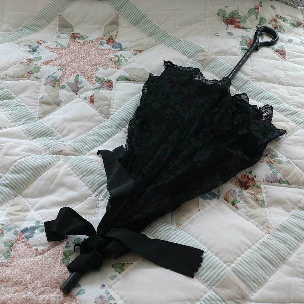 TRUE VICTORIAN EBONIZED  CROOK NECK SILK & LACE PARASOL Copy